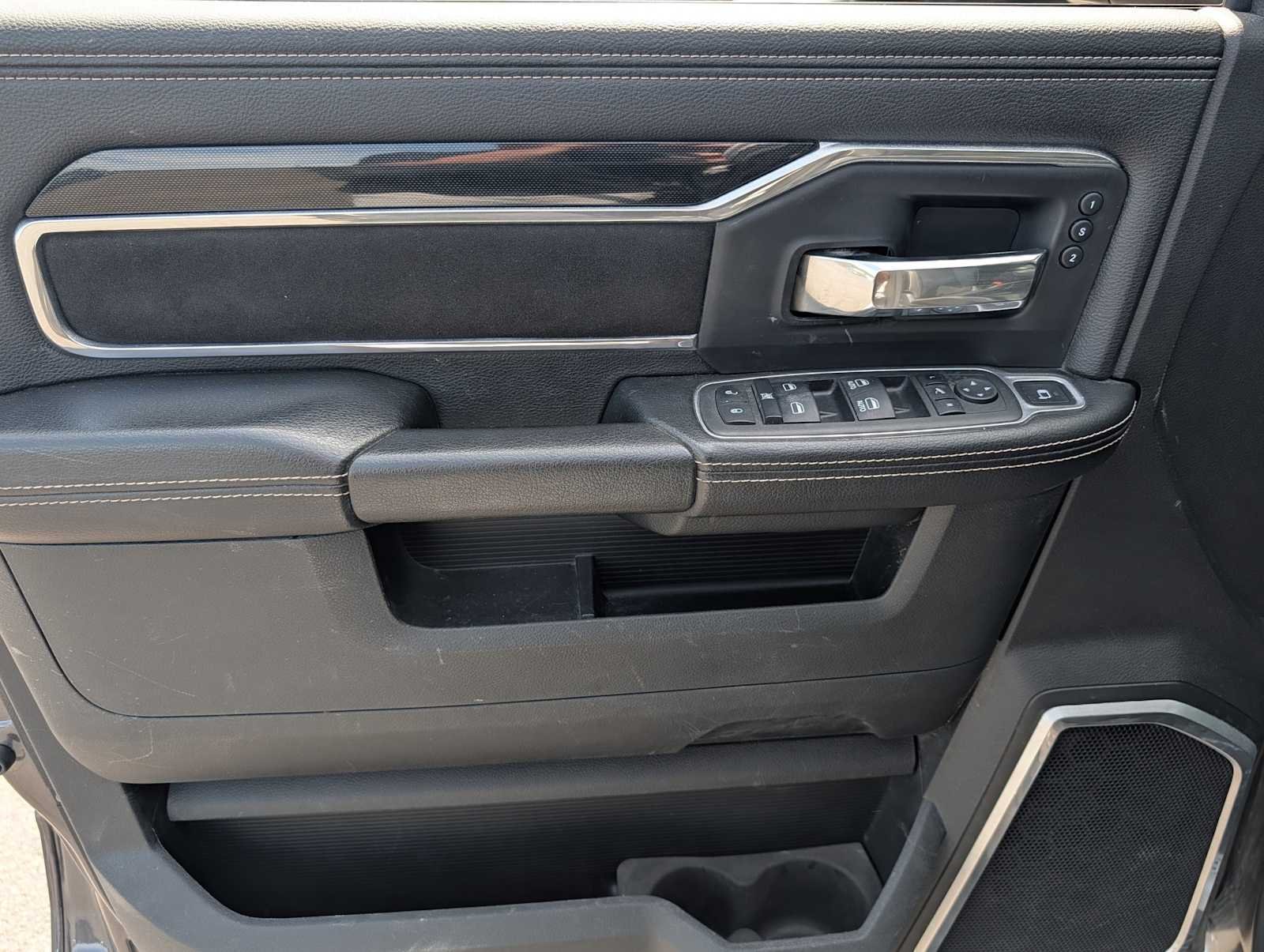 Used 2022 Granite Crystal Metallic Clearcoat Ram Laramie image 17