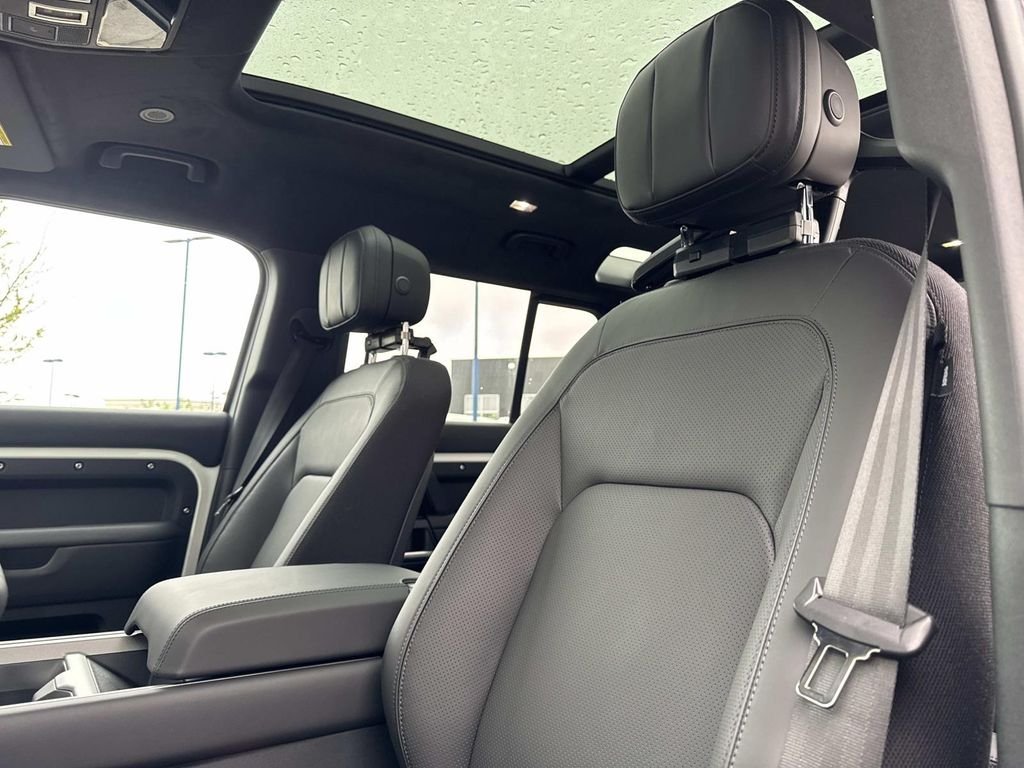 2026 Land Rover Defender V8 - Photo 19