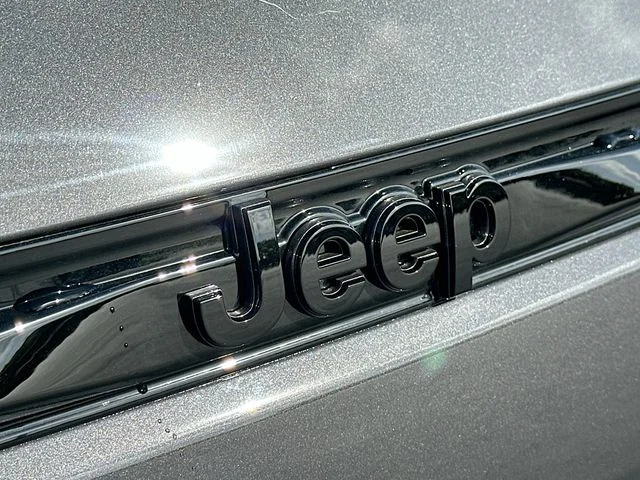 New 2026 Baltic Gray Metallic Clear-Coat Exterior Paint Jeep Limited image 20