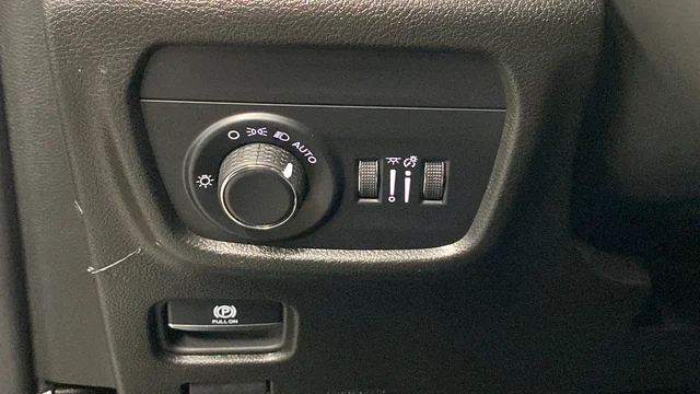 Used 2023 Silver Jeep Altitude X image 30