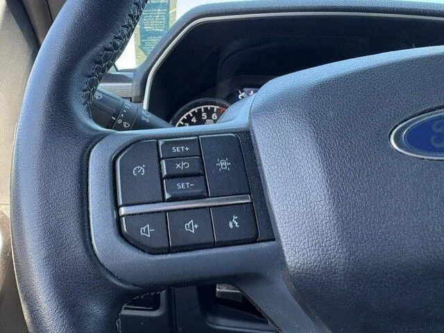 Used 2023 Avalanche Gray Ford XLT image 17