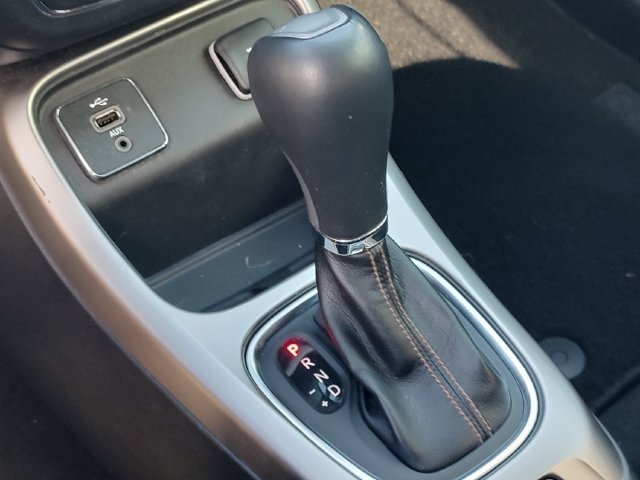 Used 2018 White Jeep Latitude image 18