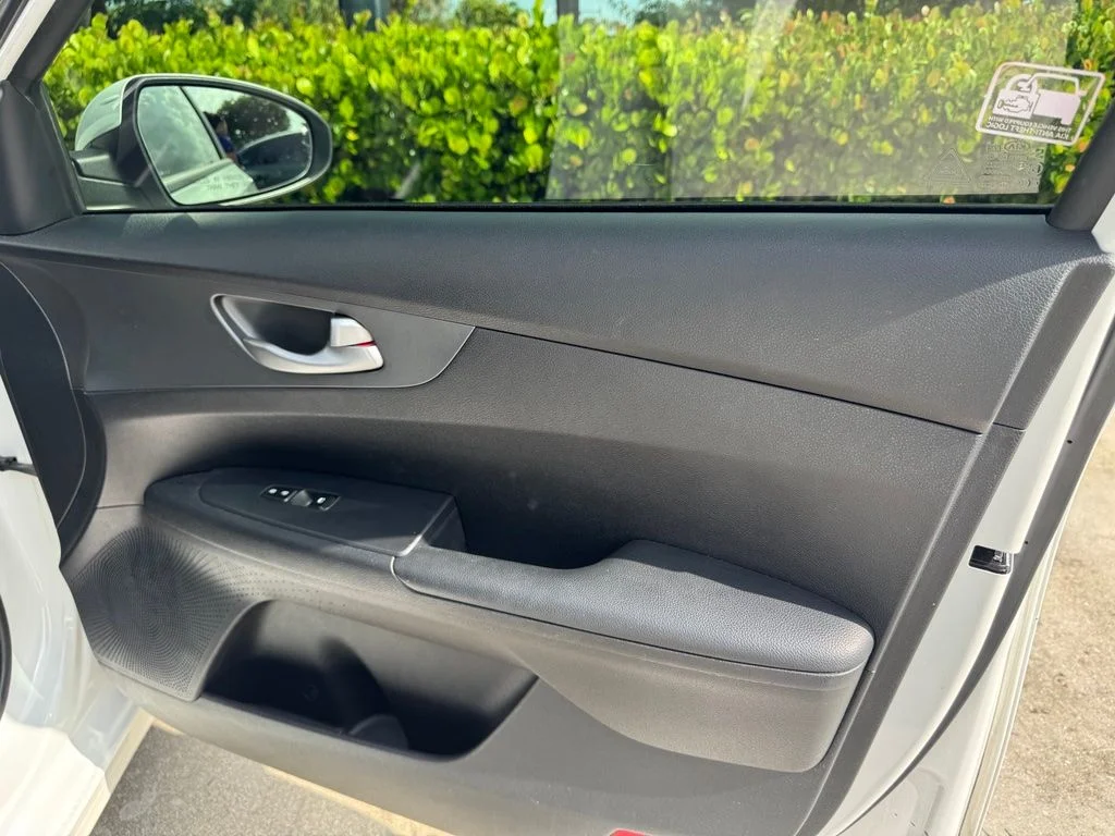 Used 2019 White Kia LXS image 2