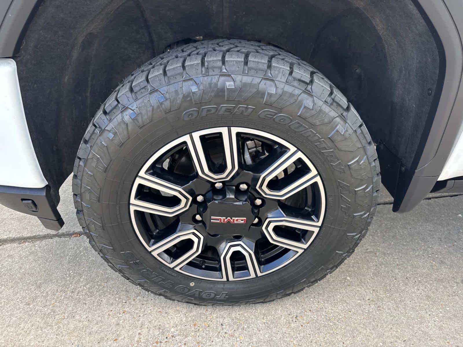 Used 2023 SUMMIT WHITE GMC AT4 image 4