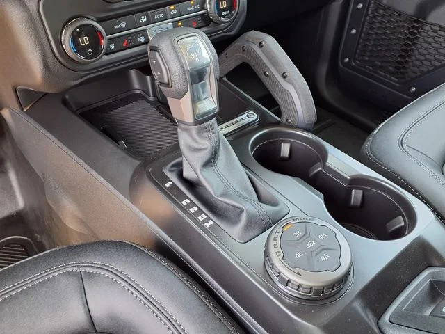 New 2026 Avalanche Gray Ford Badlands image 15