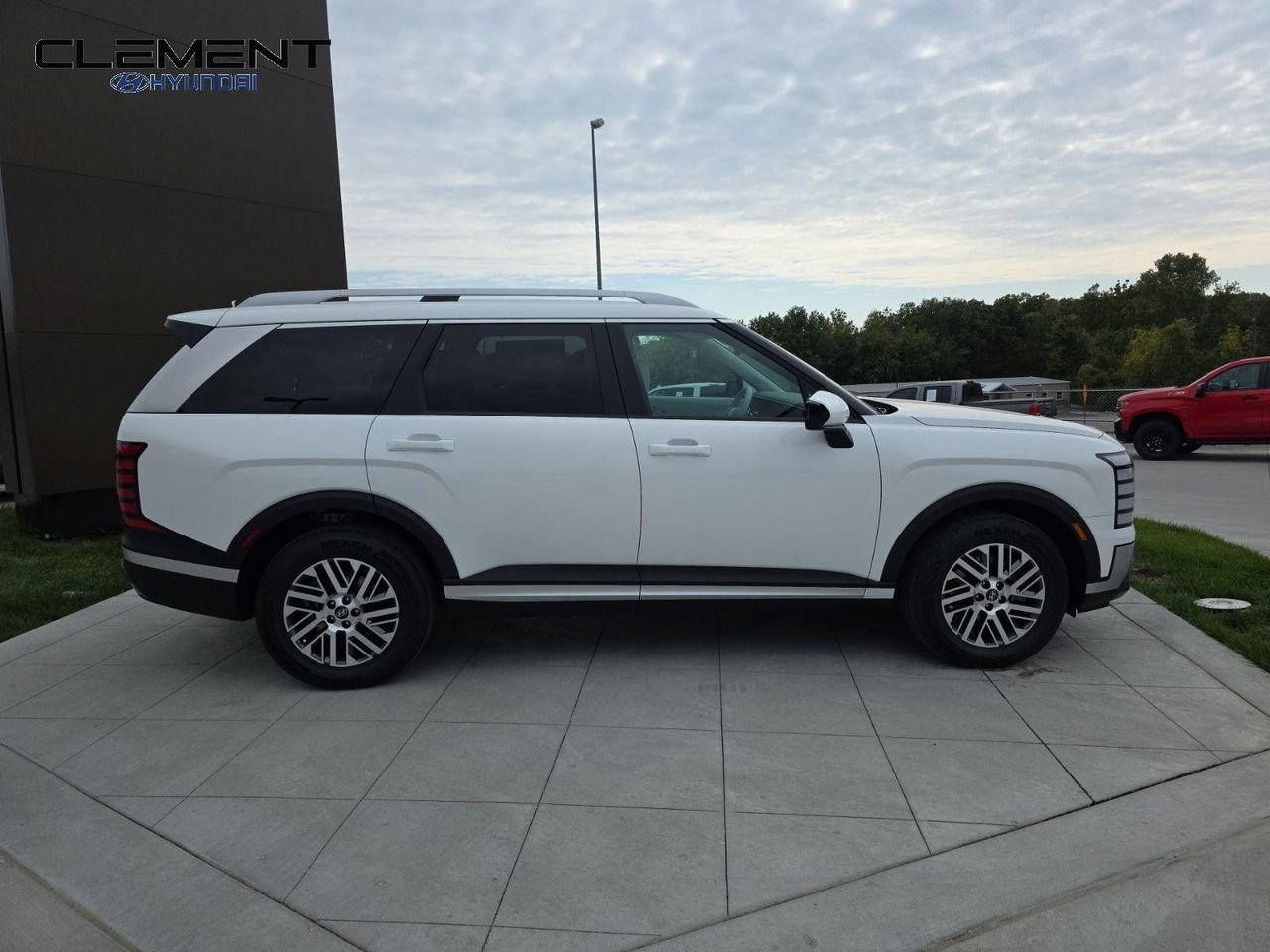 New 2026 White Hyundai SEL AWD image 4