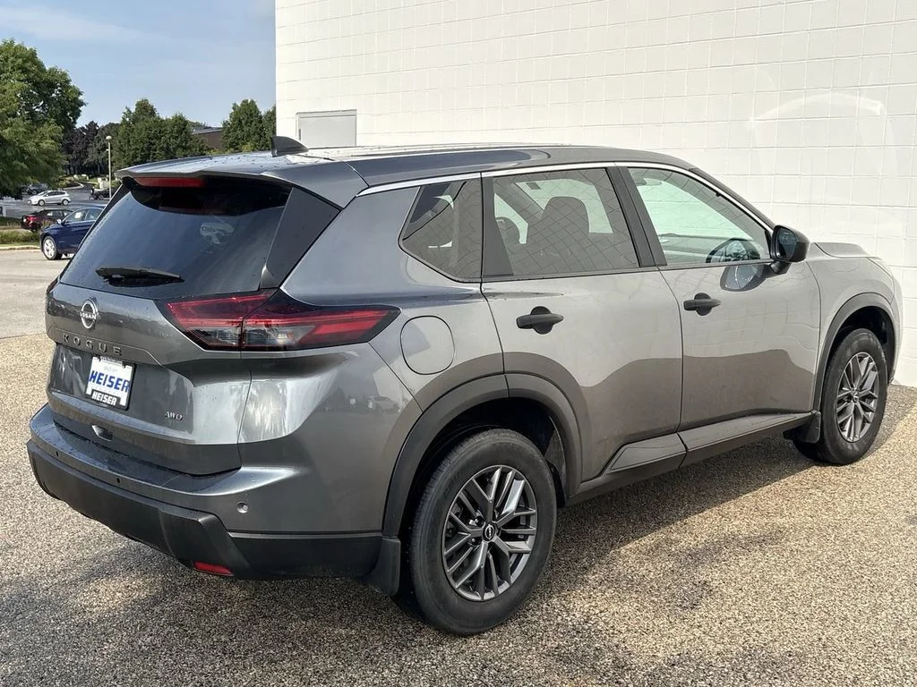 Used 2024 Gray Nissan S image 13