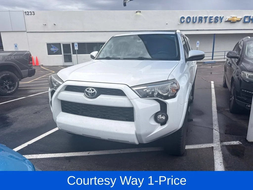 Used 2018 White Toyota SR5 image 4