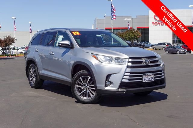 Certified Used 2019 Silver Toyota XLE image 2