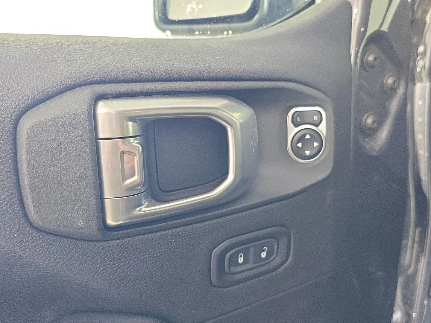 Used 2021 GRAY Jeep Overland image 15