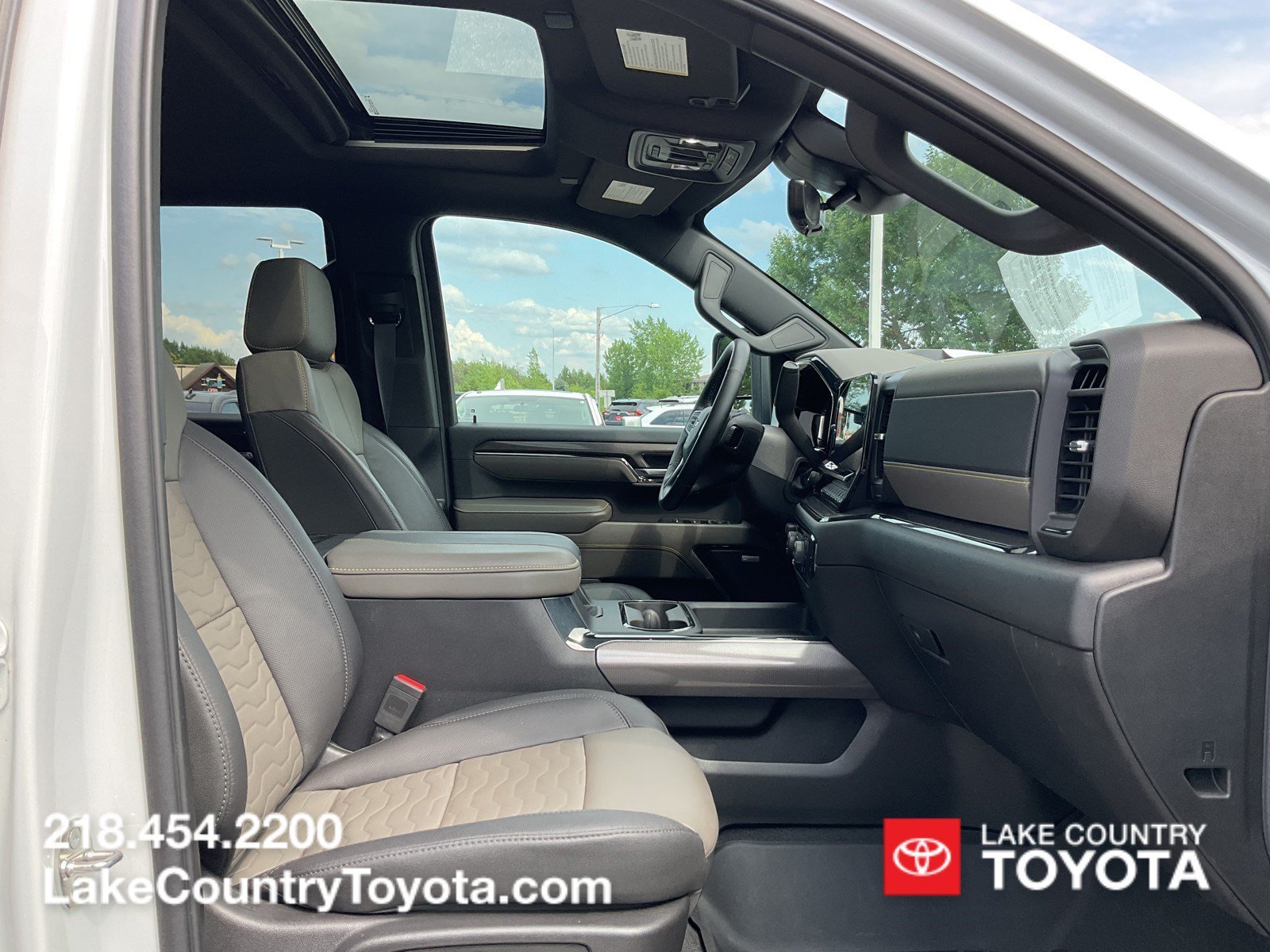 Used 2024 White Chevrolet ZR2 image 16