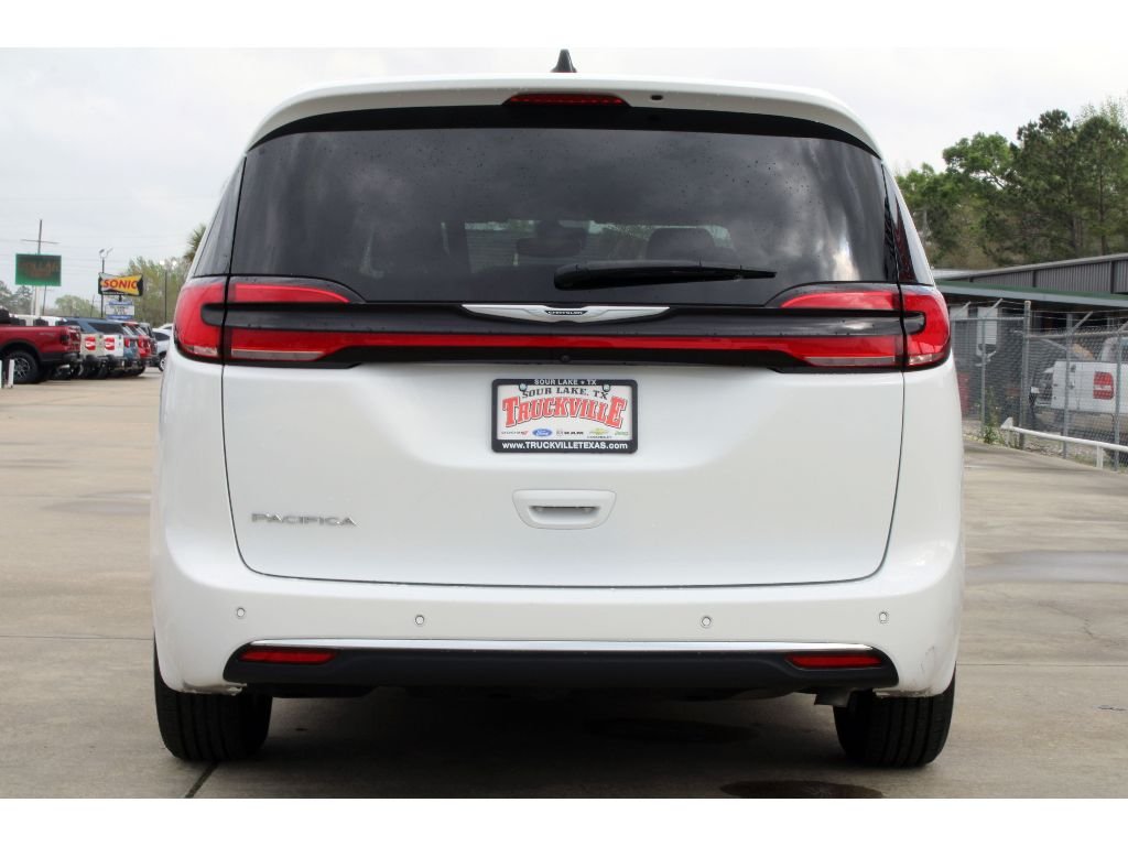 Used 2024 Bright White Clearcoat Chrysler Touring L image 20