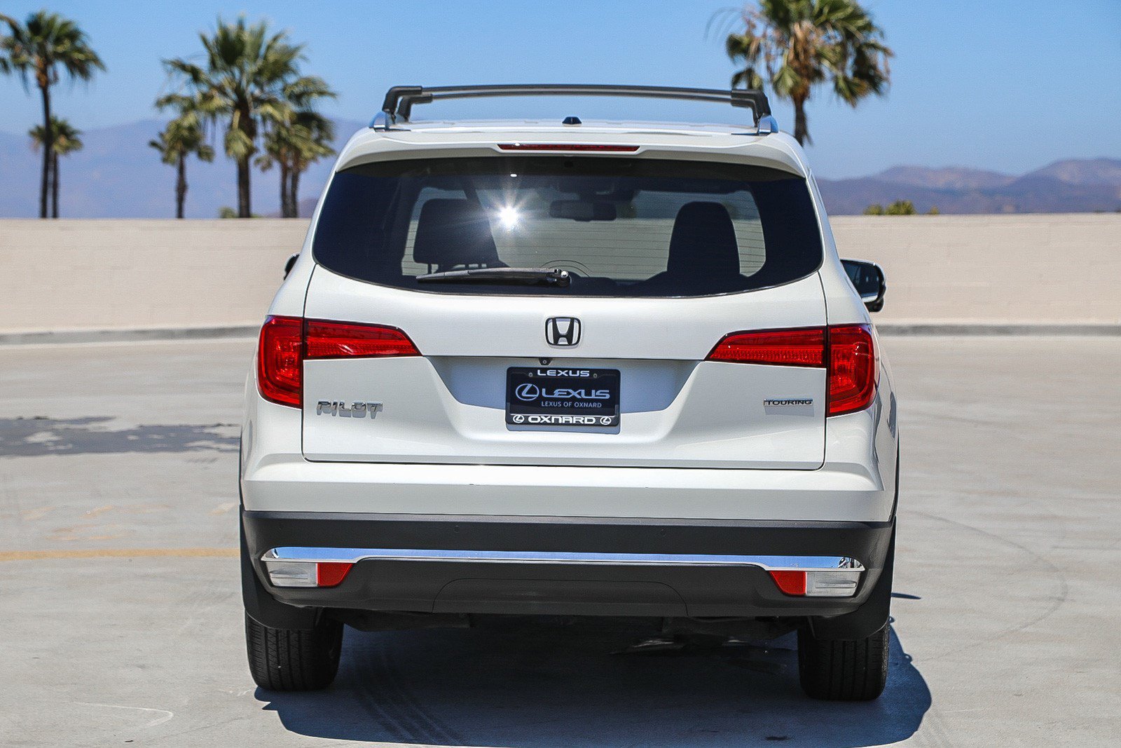 Used 2017 White Diamond Pearl Honda Touring image 5