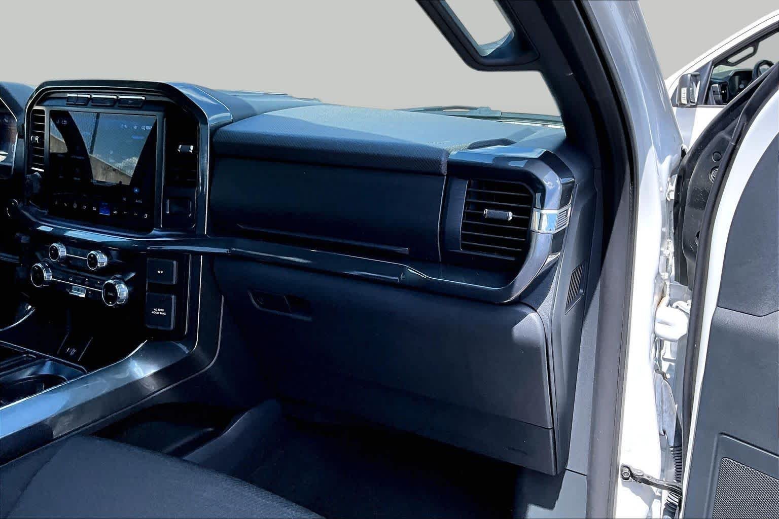Used 2023 Oxford White Ford XLT image 19