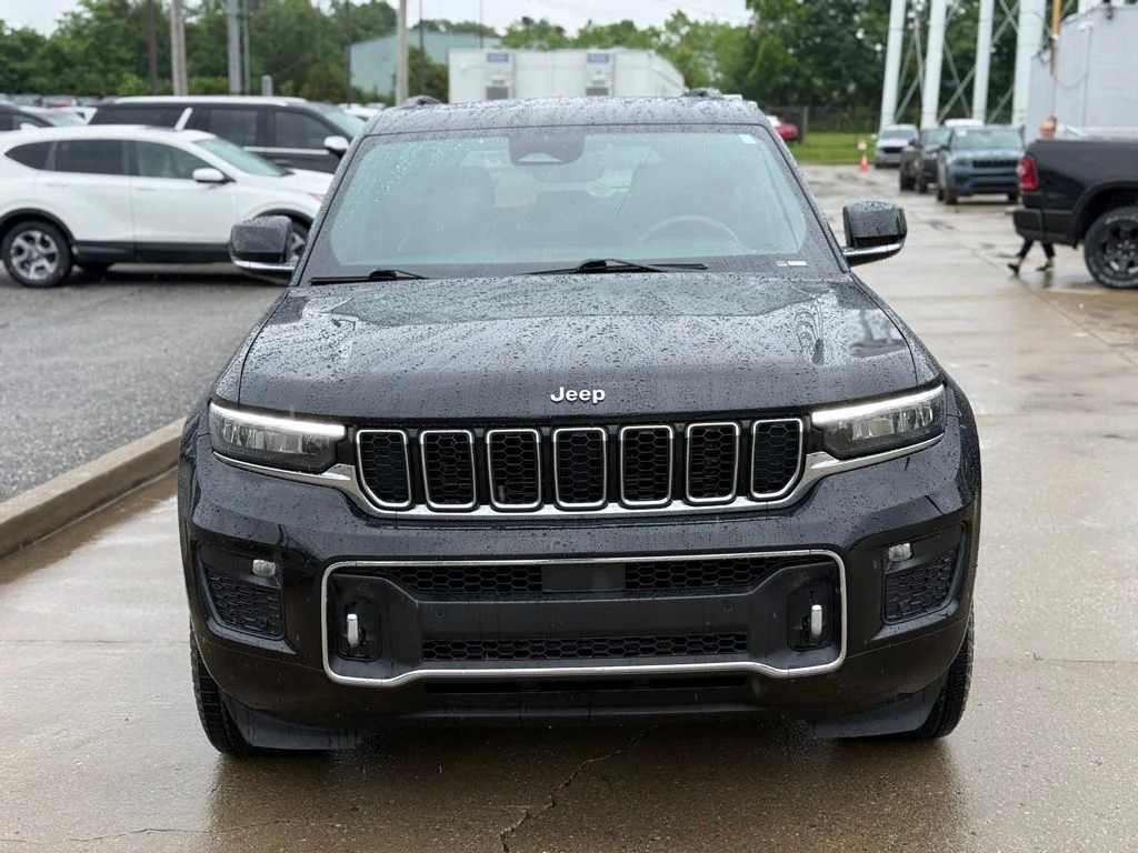 Used 2023 Black Jeep Overland image 3