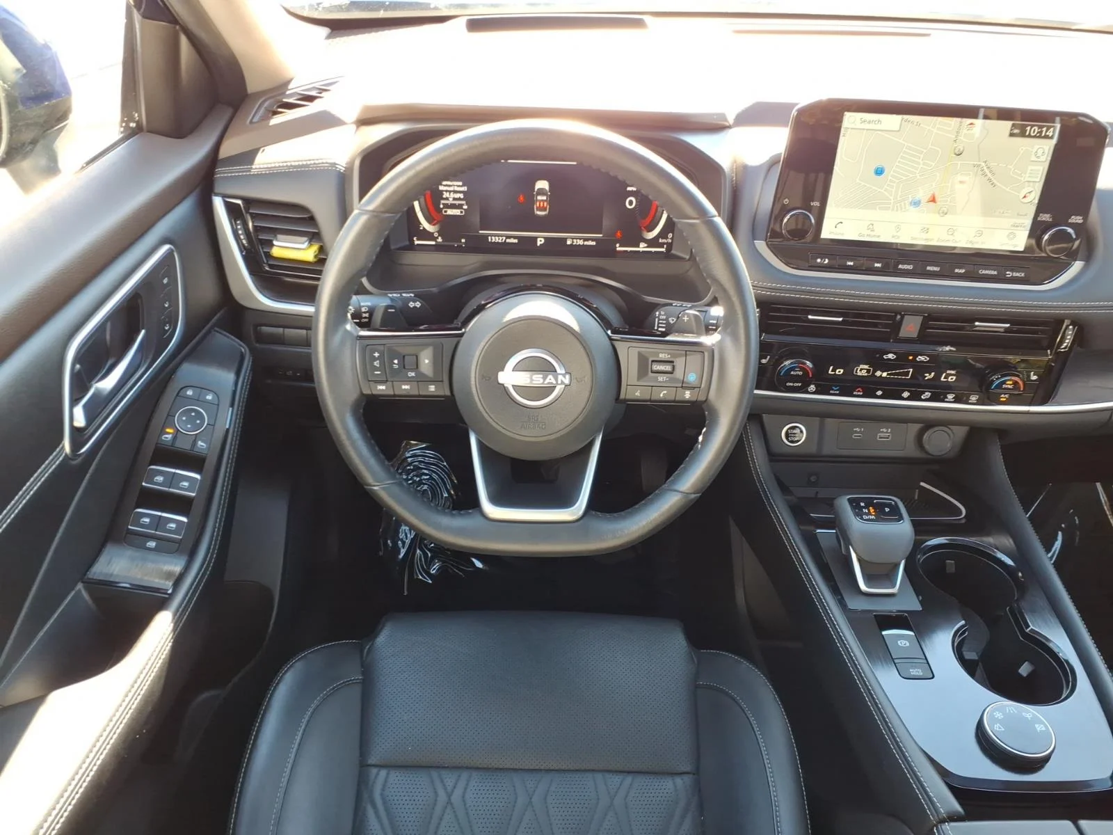Used 2023 Caspian Blue Metallic Nissan Platinum image 14