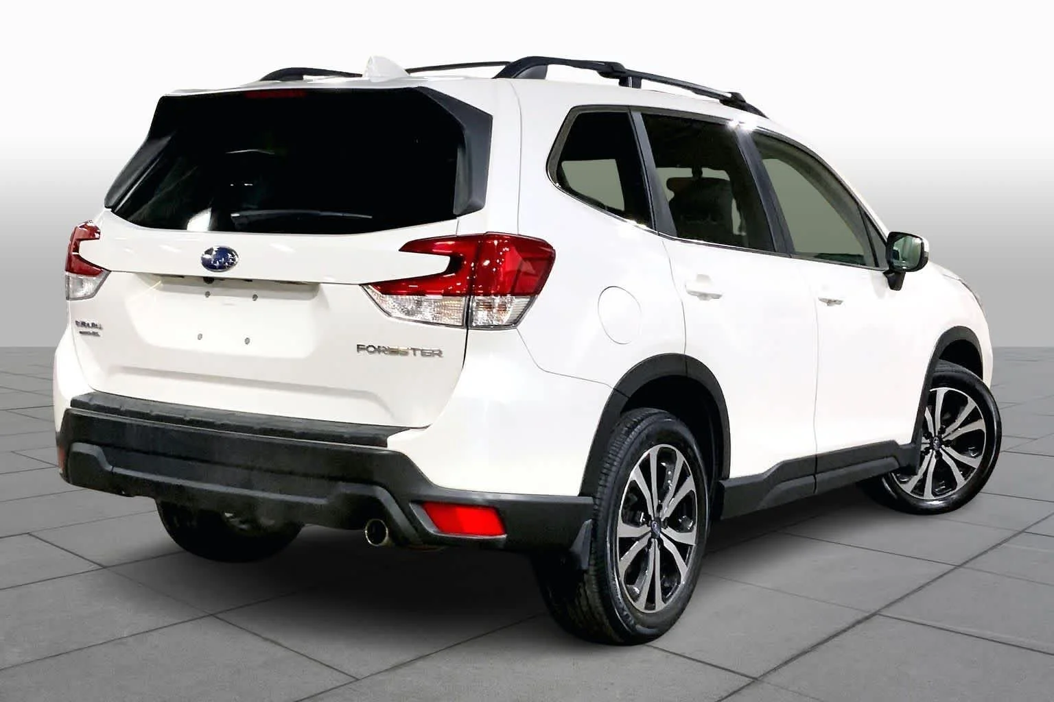 Used 2019 Crystal White Pearl Subaru Limited image 24