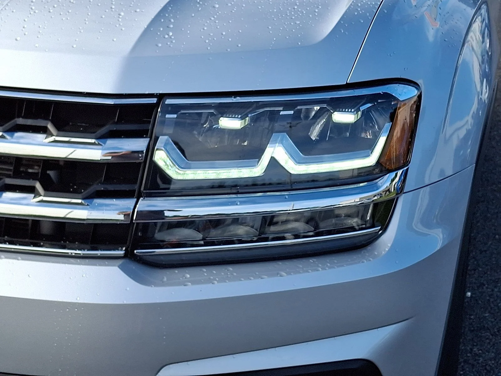 Used 2019 Reflex Silver Metallic   8E8e Volkswagen 3.6L V6 SE w/Technology image 10