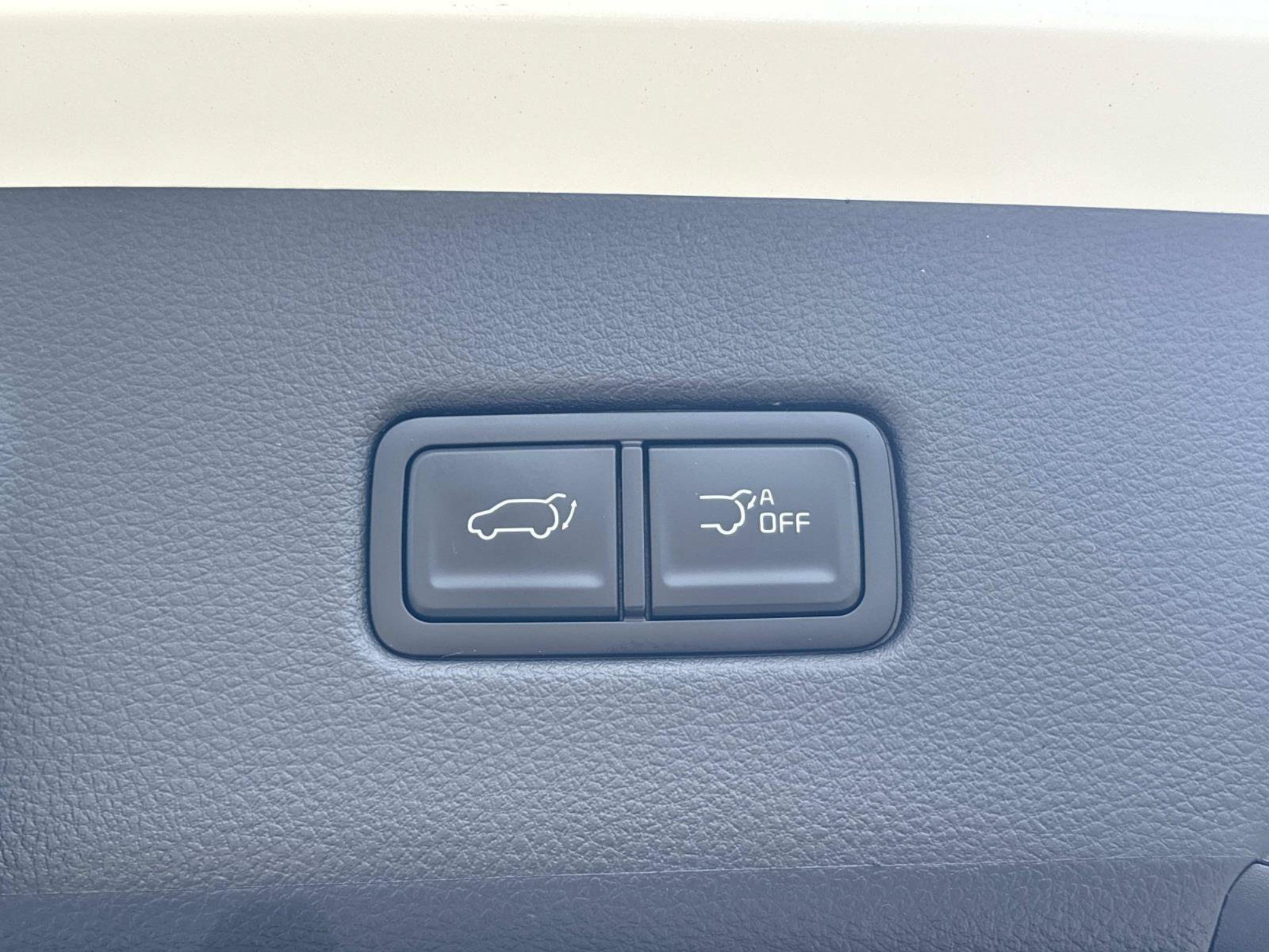 New 2026 Snow White Pearl Kia SX Prestige image 32