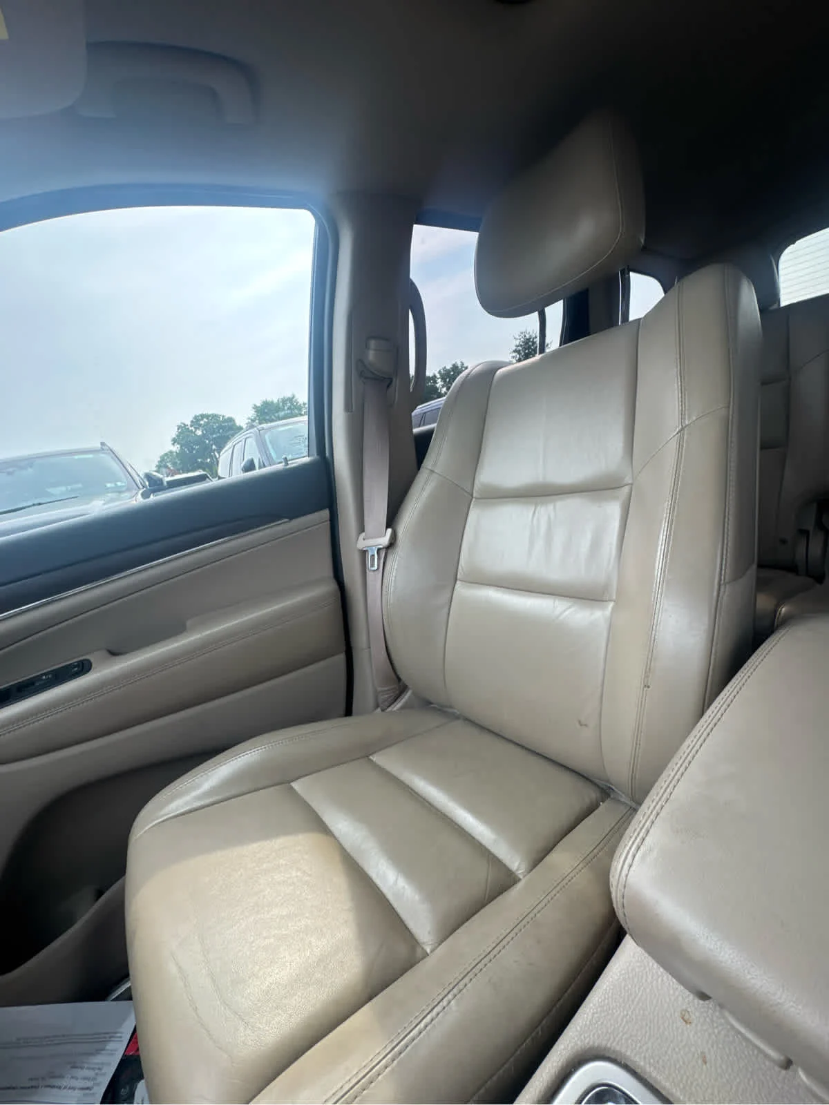 Used 2017 Diamond Black Crystal Pearlcoat Jeep Limited image 19