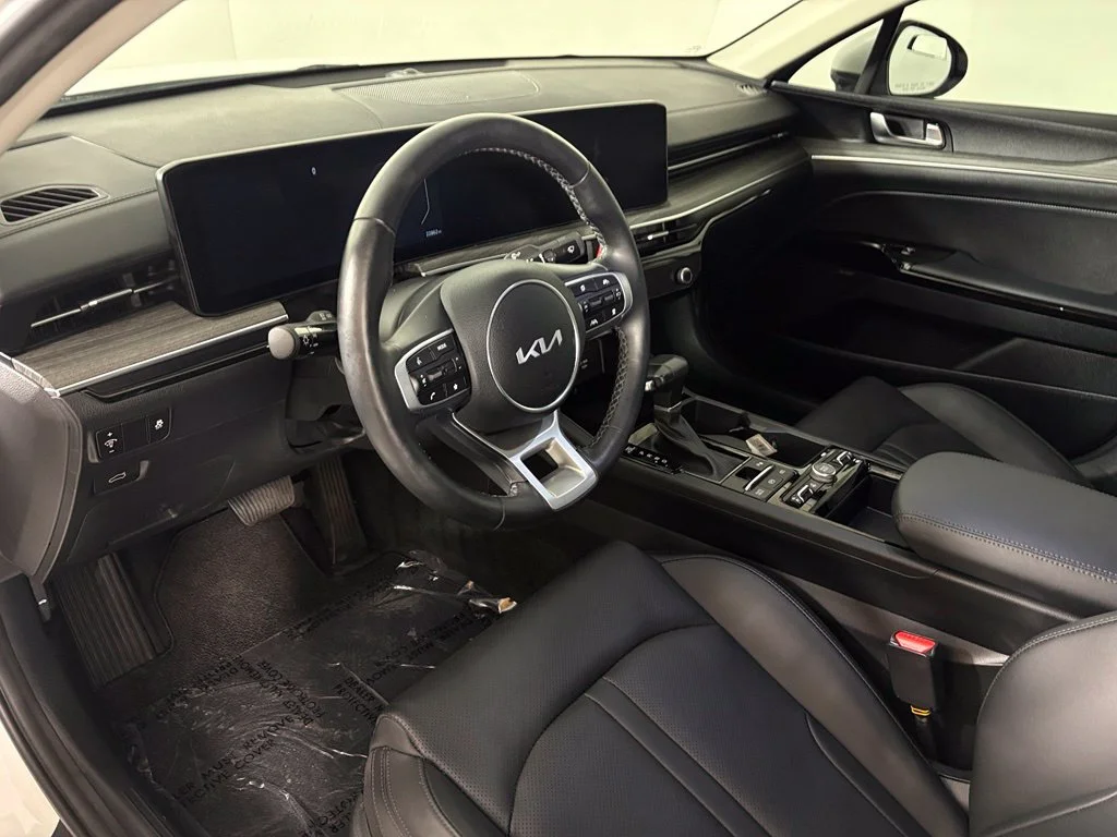Used 2025 White Kia EX image 17