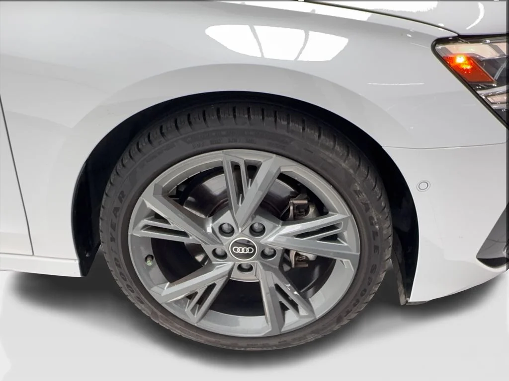 Used 2024 White Audi  image 13