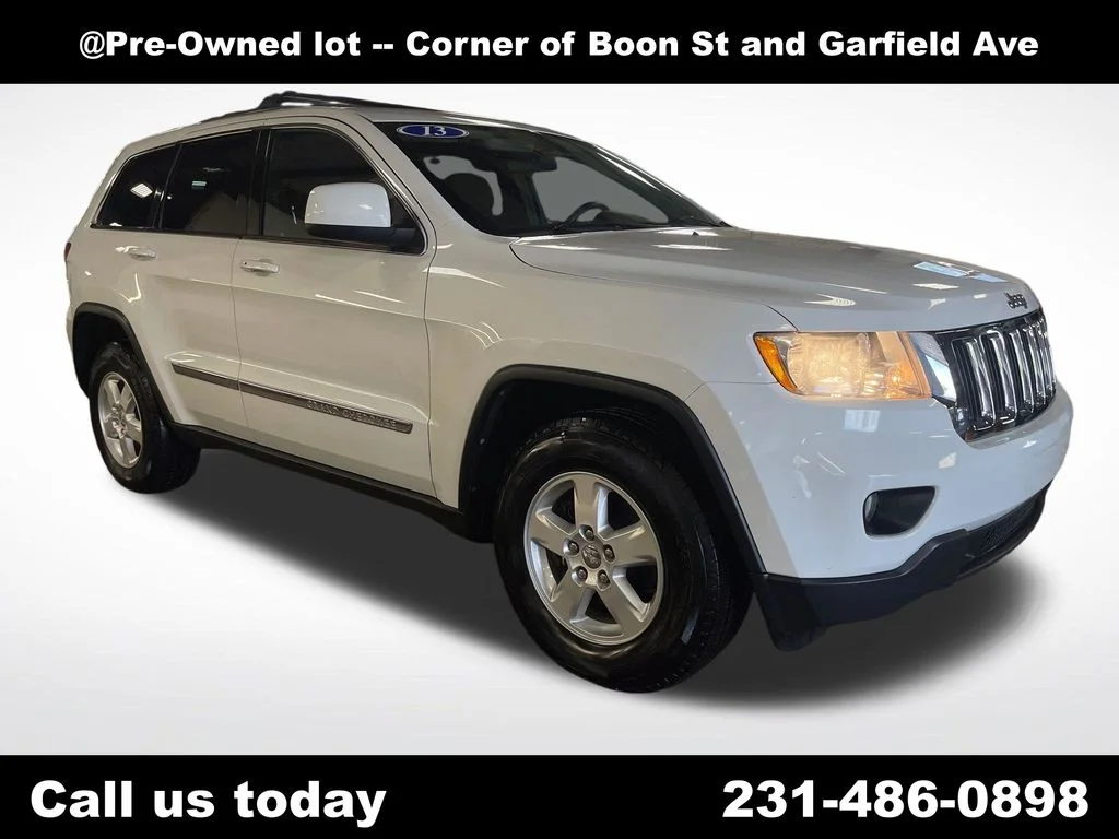 Used 2013 White Jeep Laredo image 7