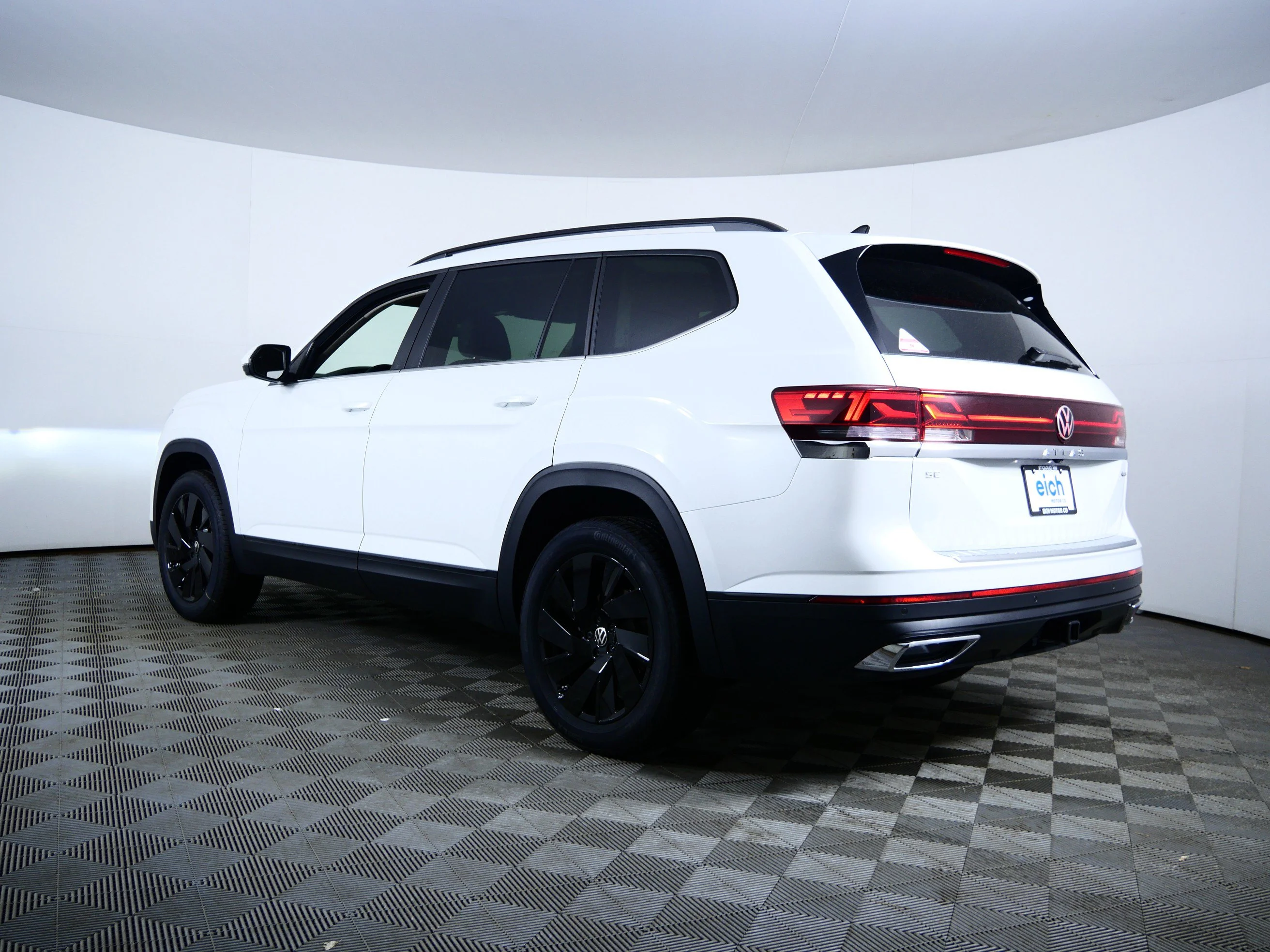 New 2026 Opal White Pearl Volkswagen 2.0T SE w/Technology image 5