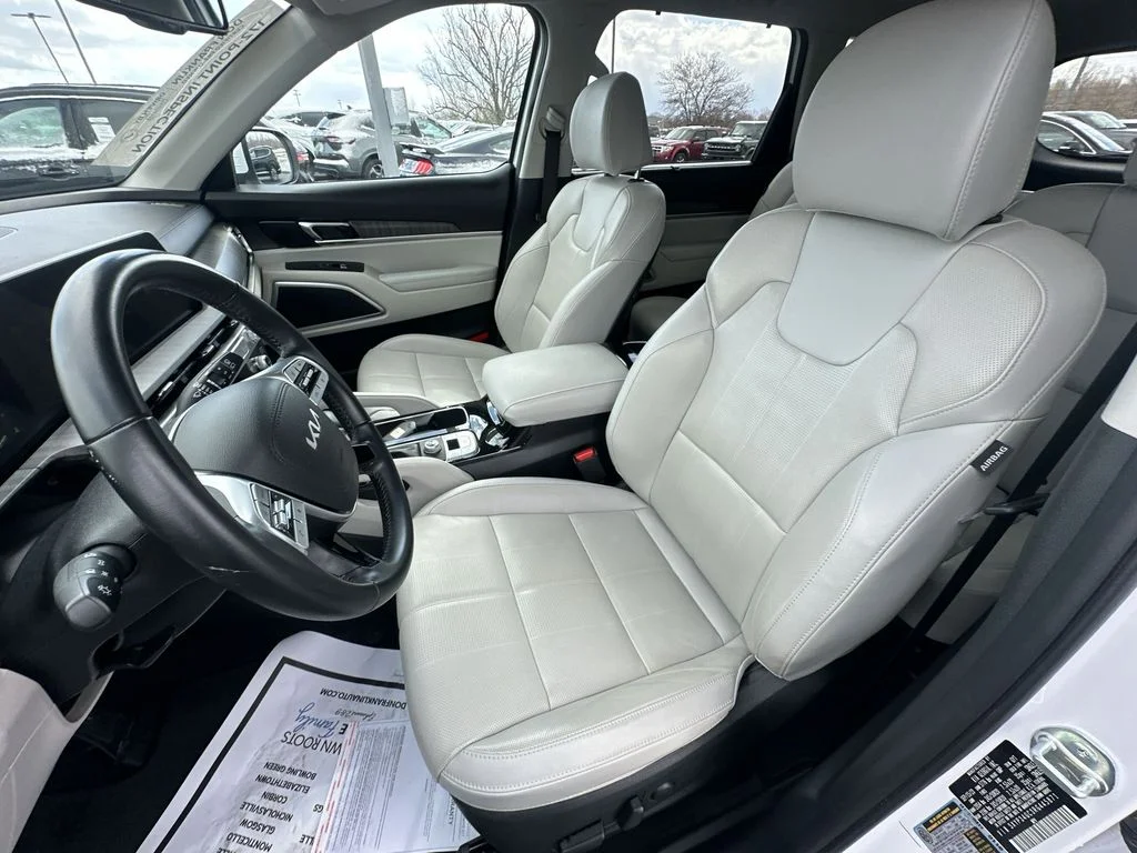 Used 2024 White Kia EX image 17