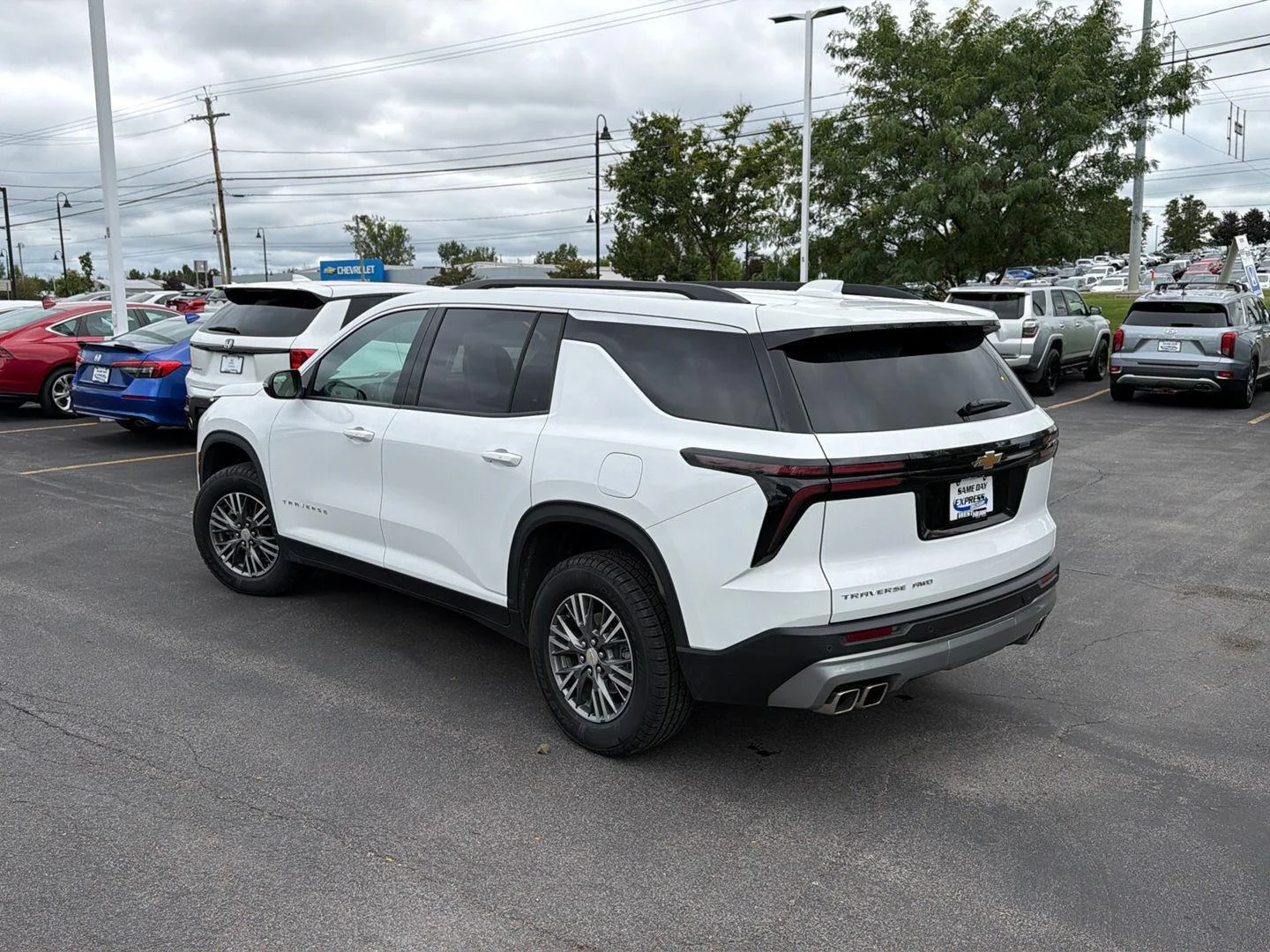 Used 2025 Summit White Chevrolet AWD LT image 5