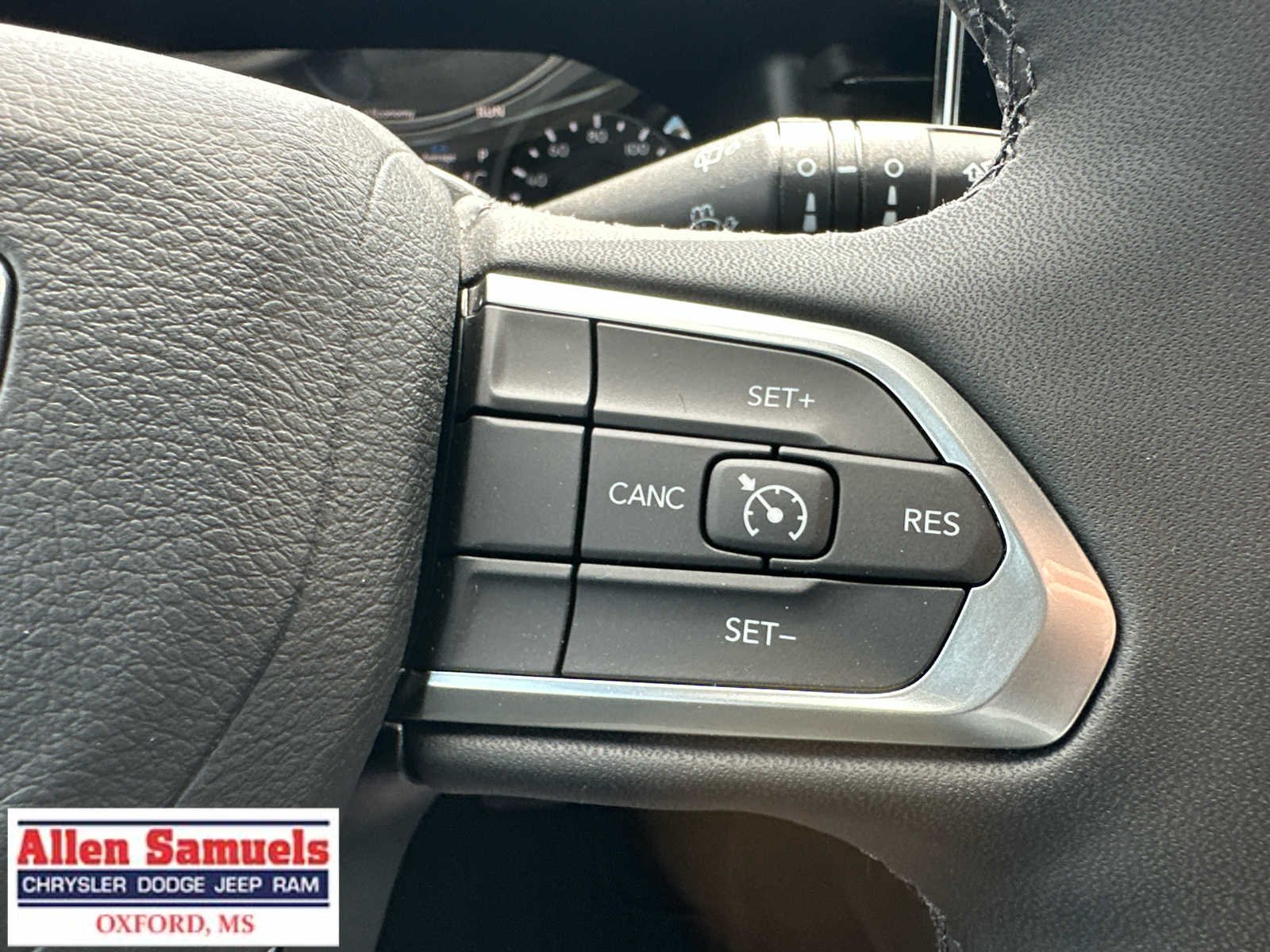 New 2026 Diamond Black Crystal Pearl-Coat Exterior Paint Jeep Latitude image 20