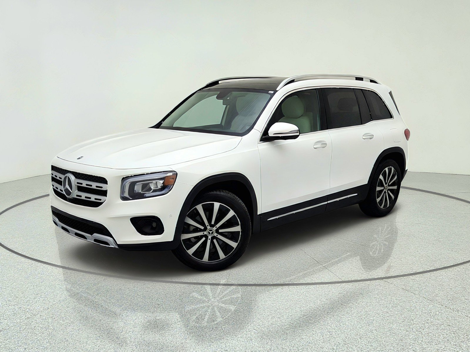 Used 2023 Polar White Mercedes-Benz GLB 250 image 1