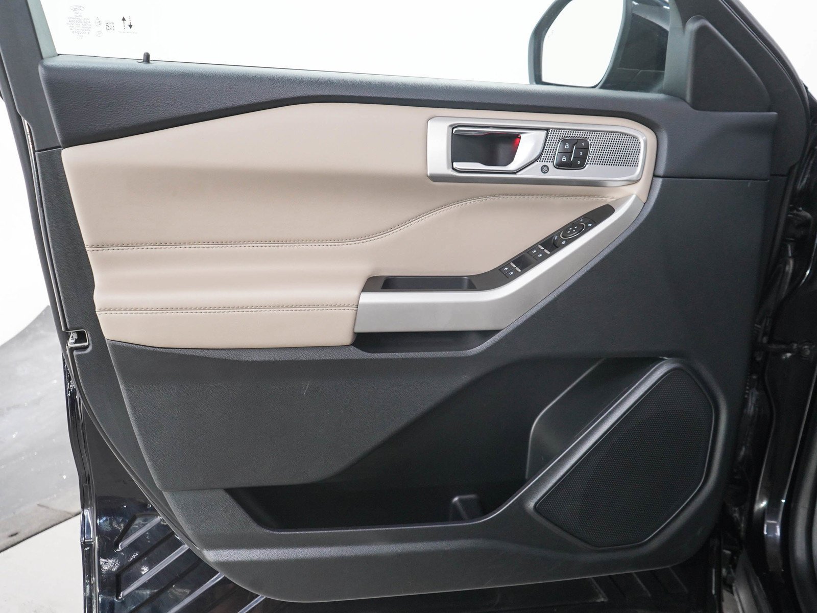Used 2023  Ford Limited 4WD image 22