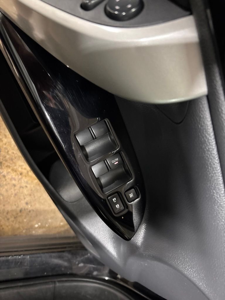 Used 2022 Black Mitsubishi LE image 12
