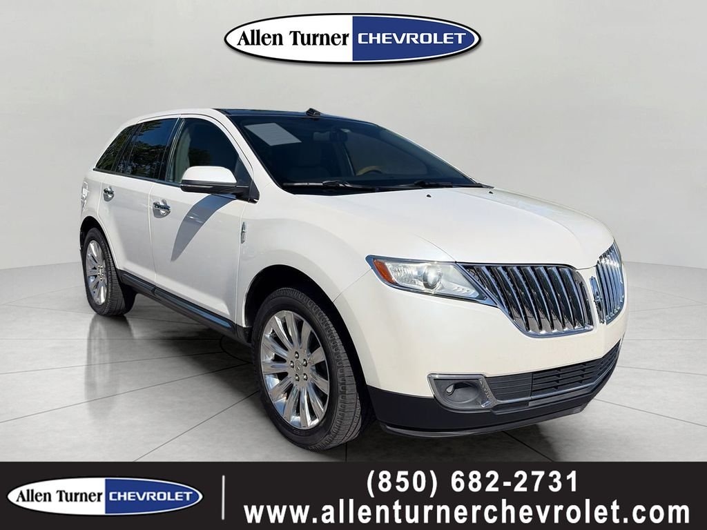 Used 2013 White Lincoln Base image 1