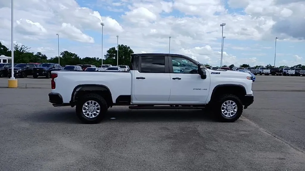 Used 2024 White Chevrolet Custom image 9