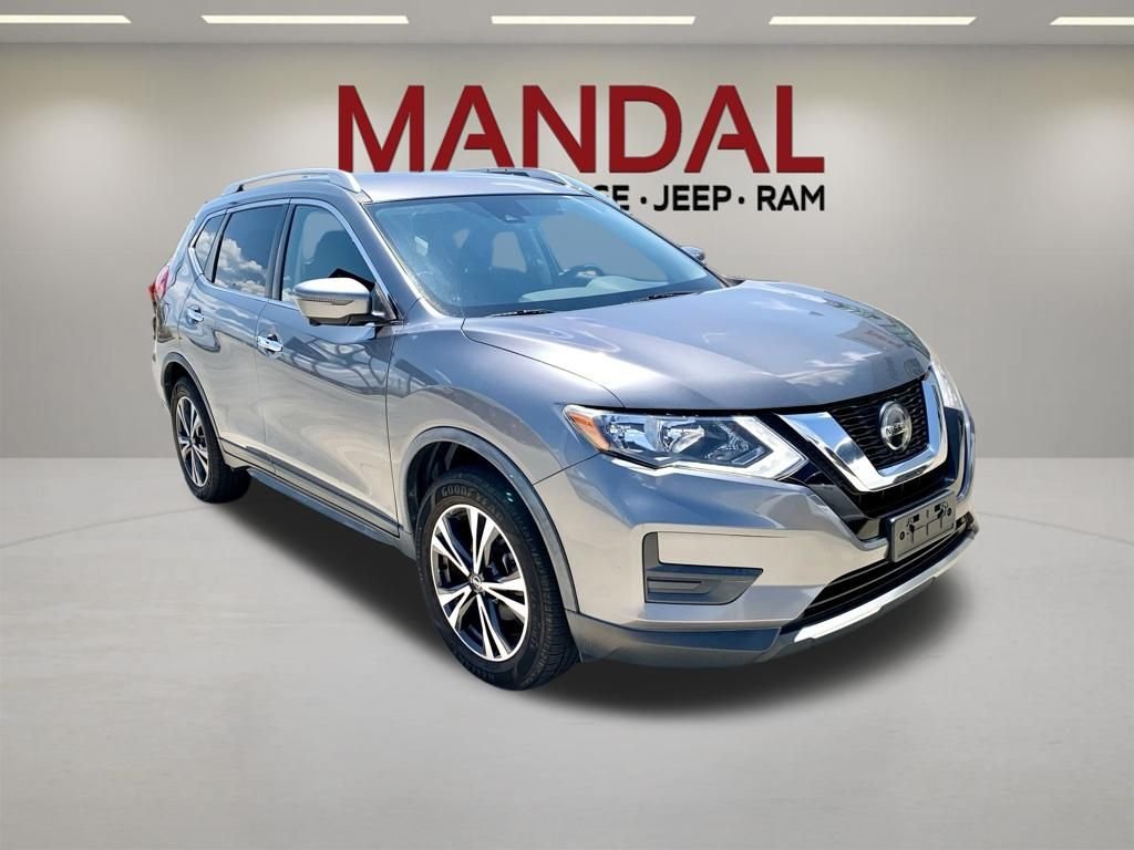 Used 2020 Gray Nissan SV image 4