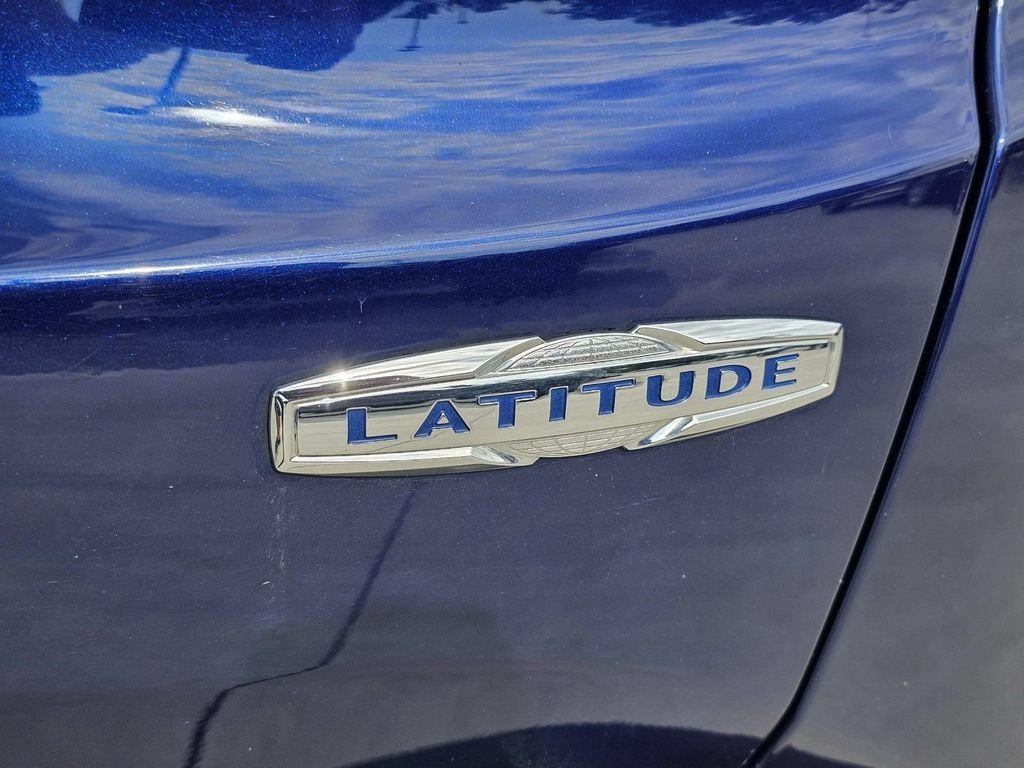 Used 2017 Blue Jeep Latitude image 14