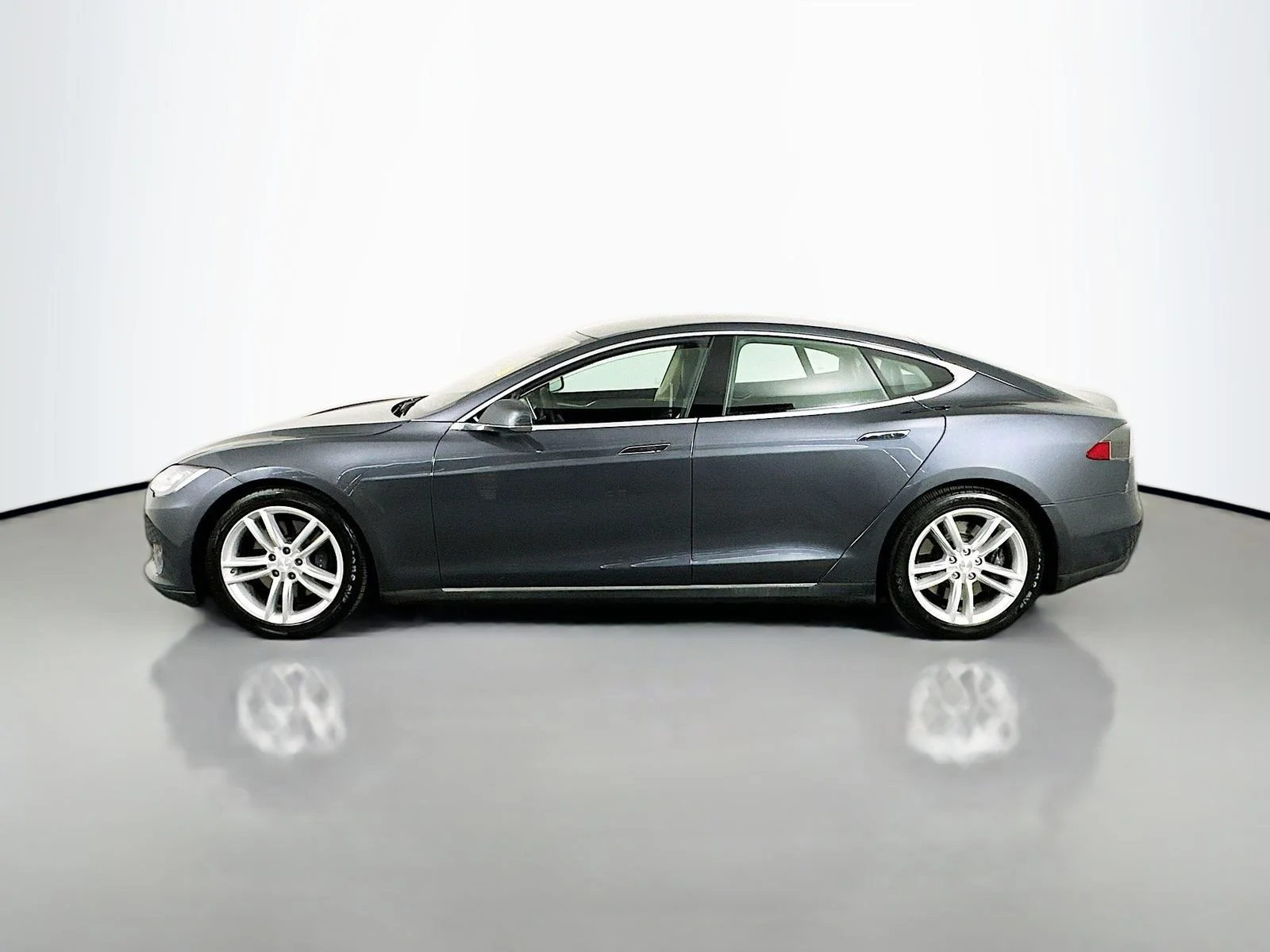 Used 2016 Black Tesla 75D image 5