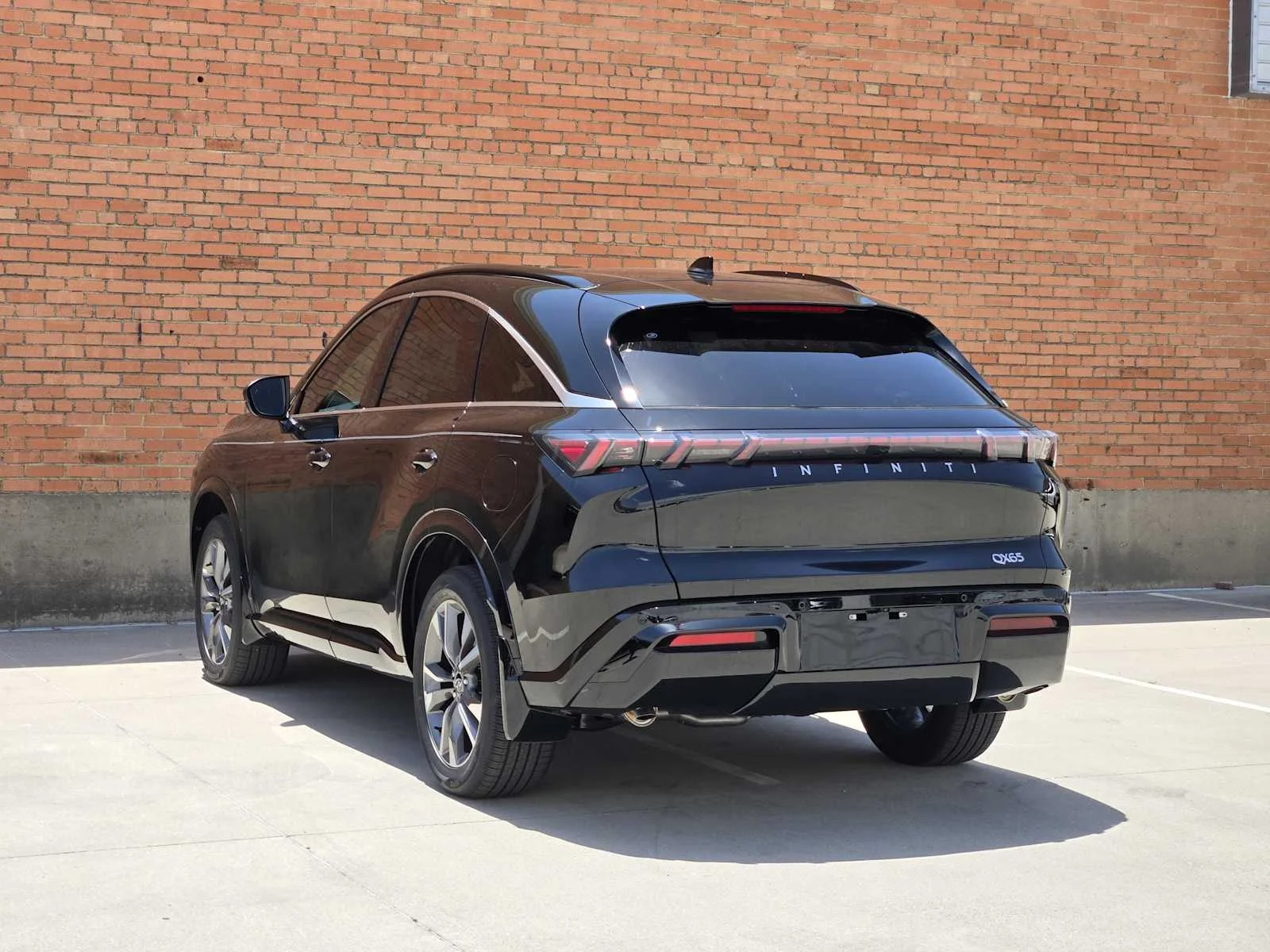 New 2027 BLACK OBSIDIAN INFINITI Luxe AWD image 3