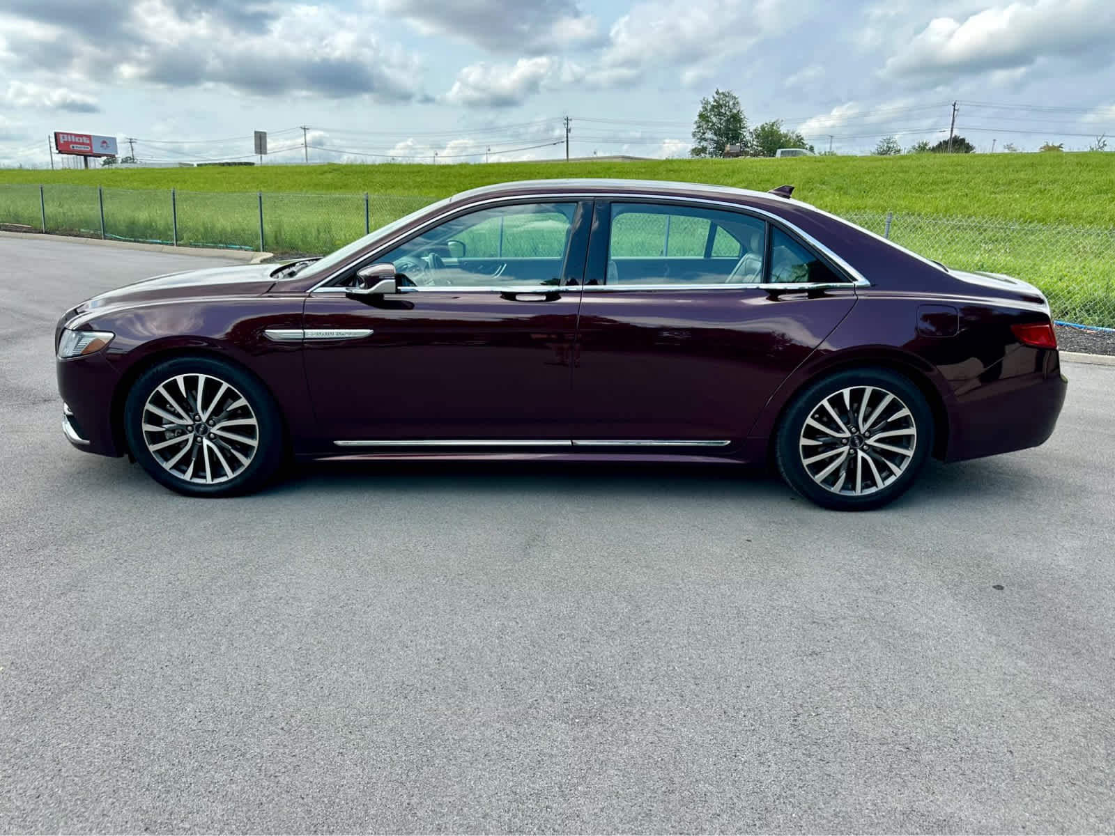 Used 2019 Burgundy Velvet Tinted Clearcoat Lincoln Select image 8