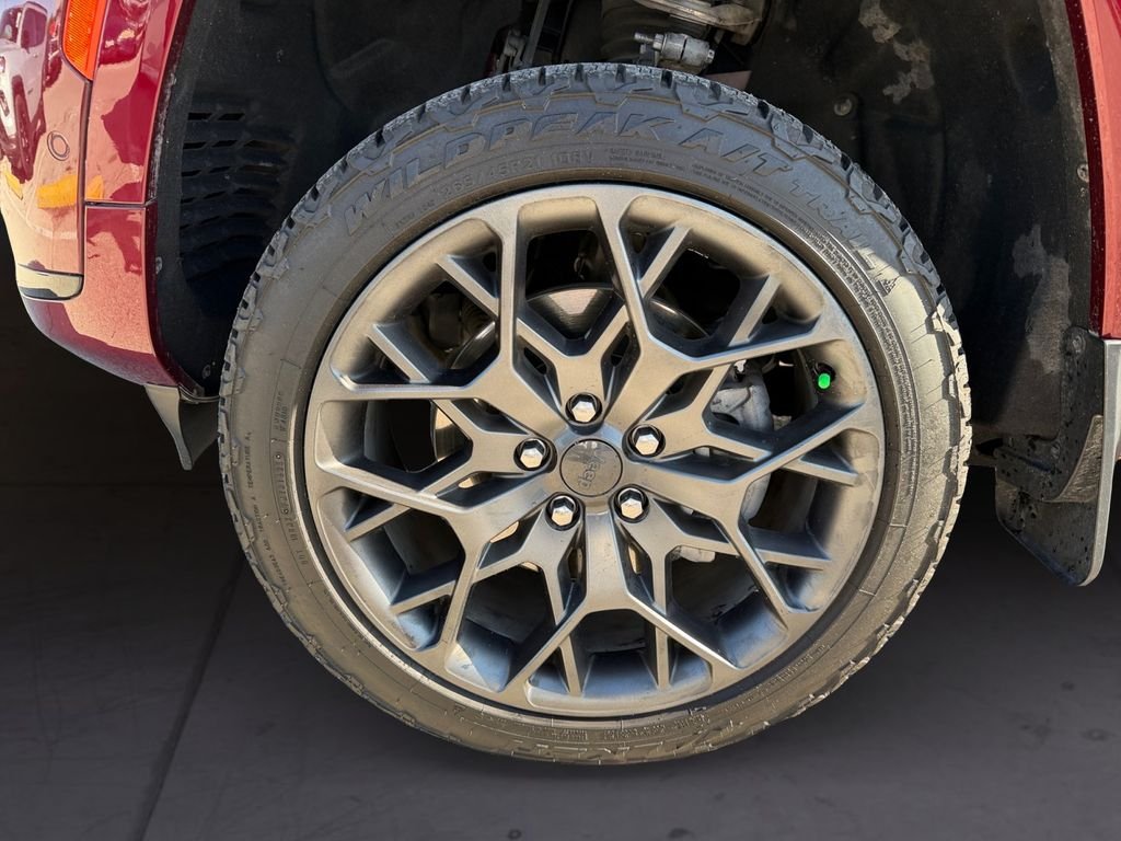 Used 2024 Red Jeep Summit image 9