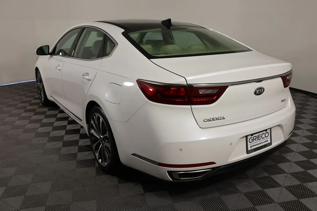 Used 2019 White Kia Technology image 6