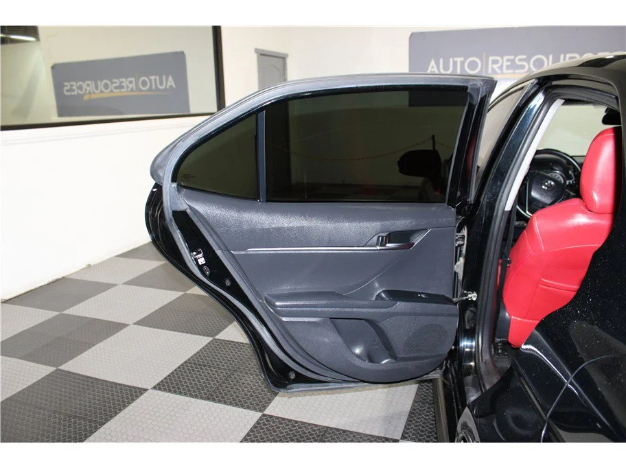 Used 2018 Black Toyota SE Sedan 4D image 13