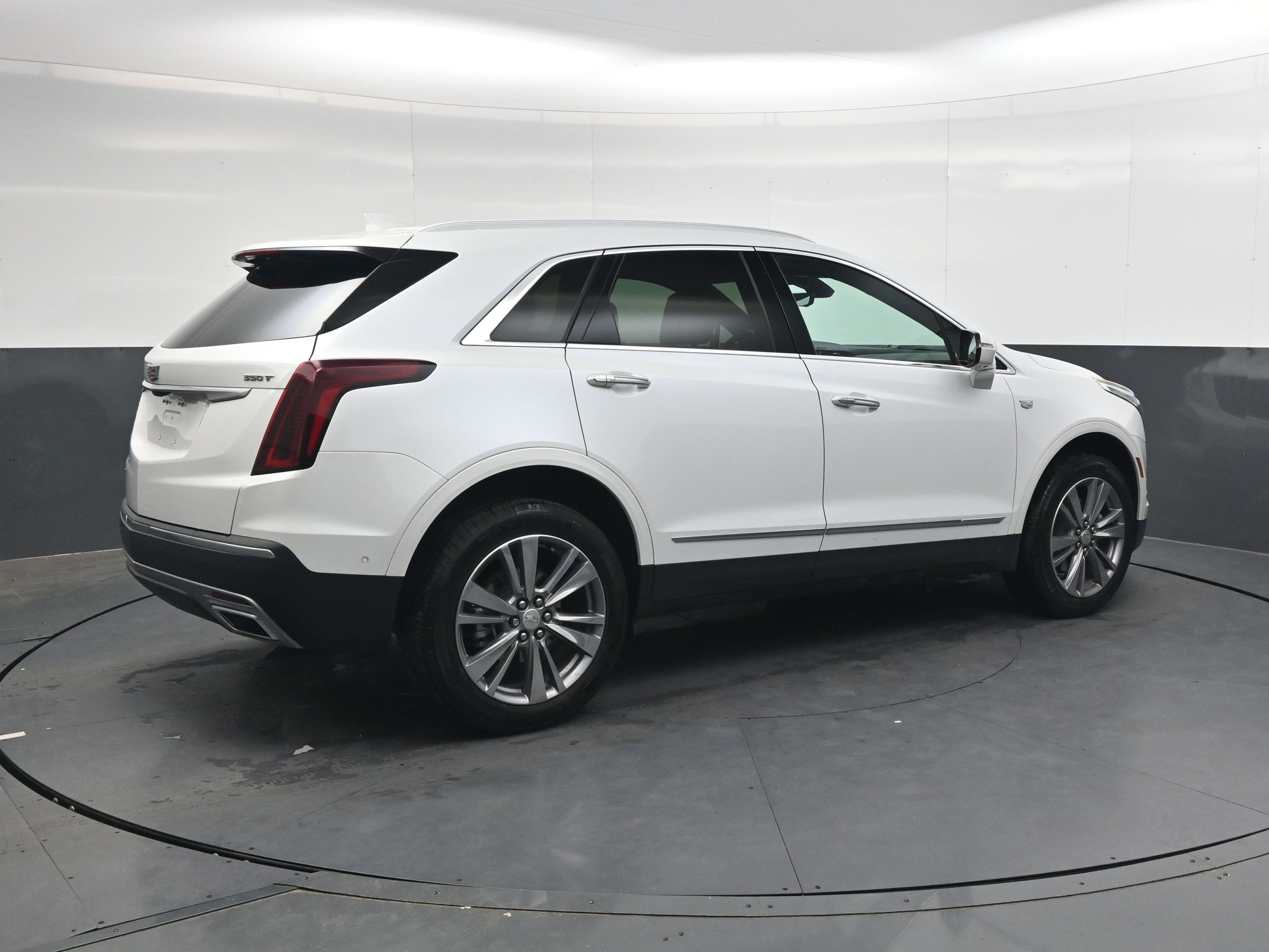 Used 2024 Crystal White Tricoat Cadillac FWD Premium Luxury image 4