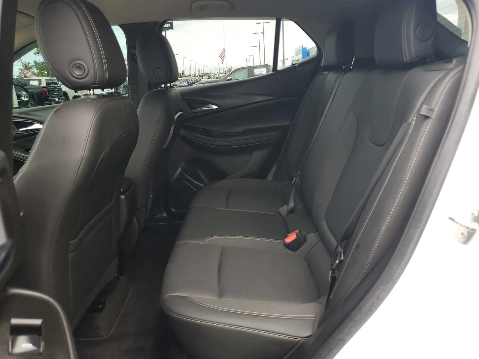 Used 2023 SUMMIT WHITE Buick Preferred image 23