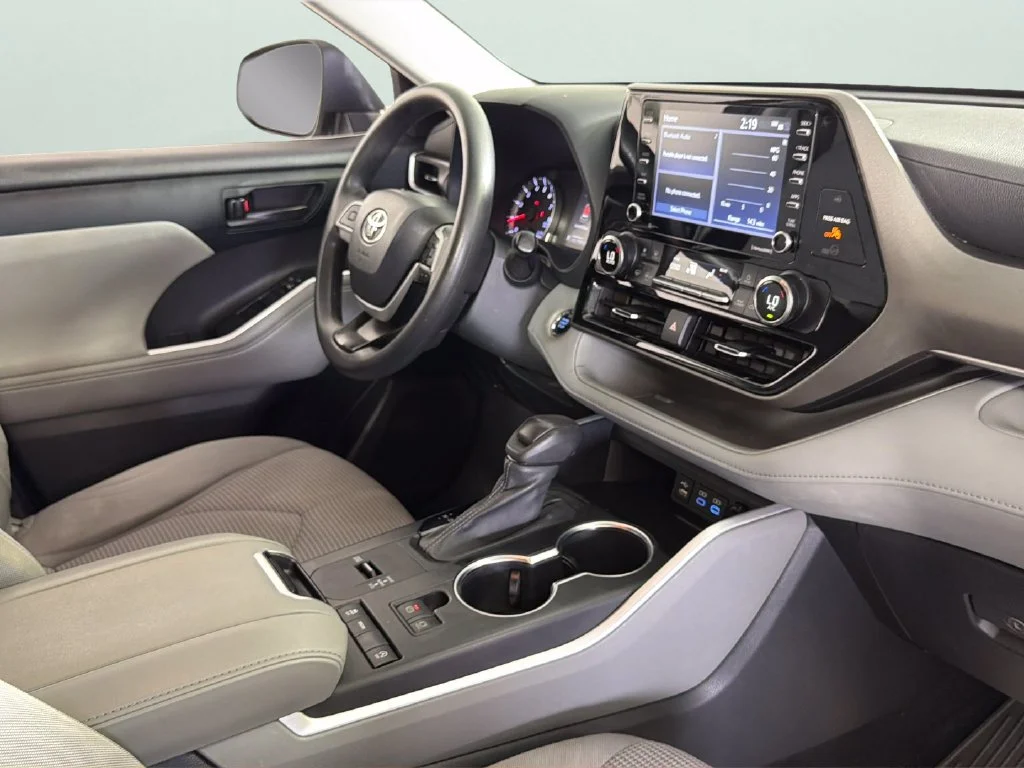 Used 2022 Silver Toyota L image 34