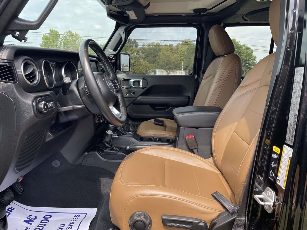 Used 2022 Black Jeep Unlimited Sahara image 16