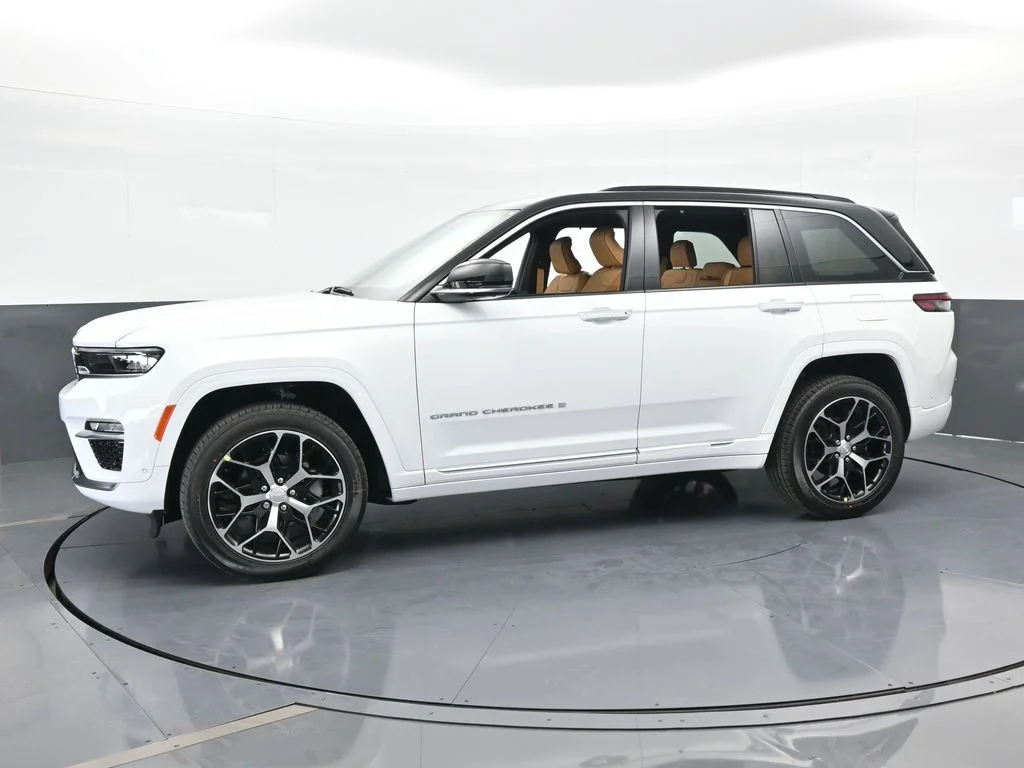 New 2025 Bright White Clear-Coat Exterior Paint Jeep Summit Reserve image 1