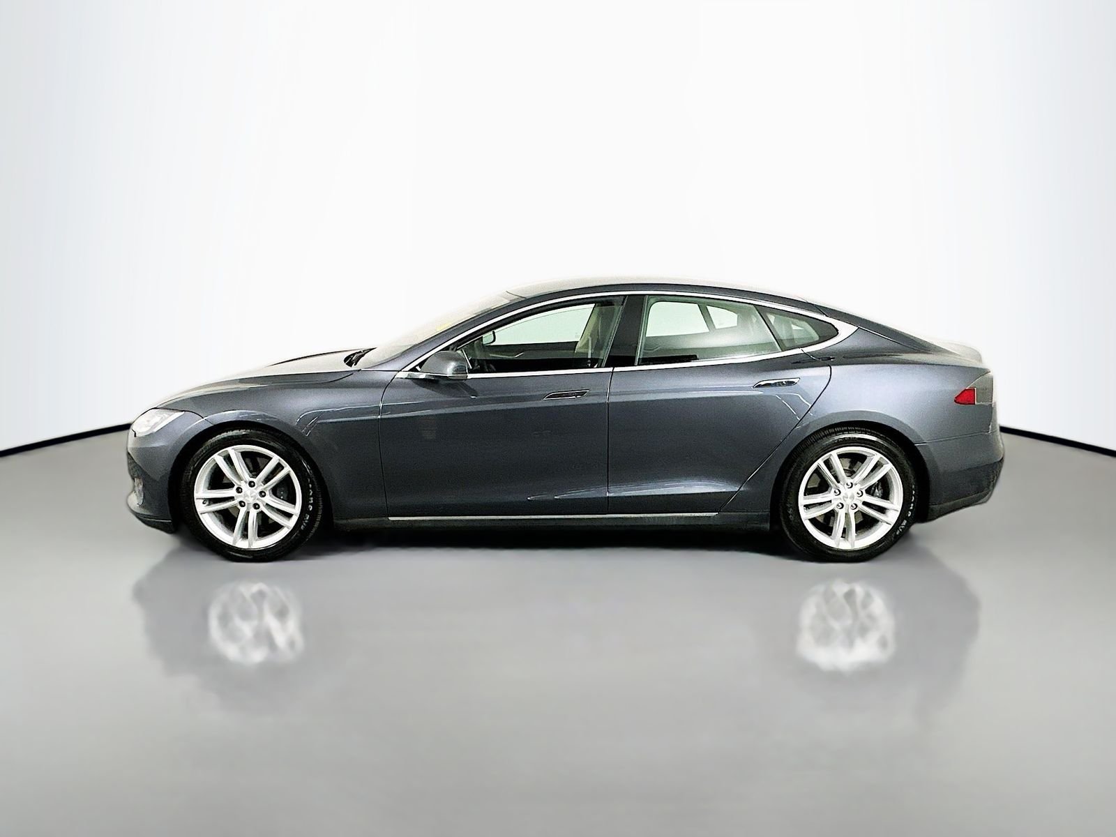 Used 2016 Black Tesla 75D image 5
